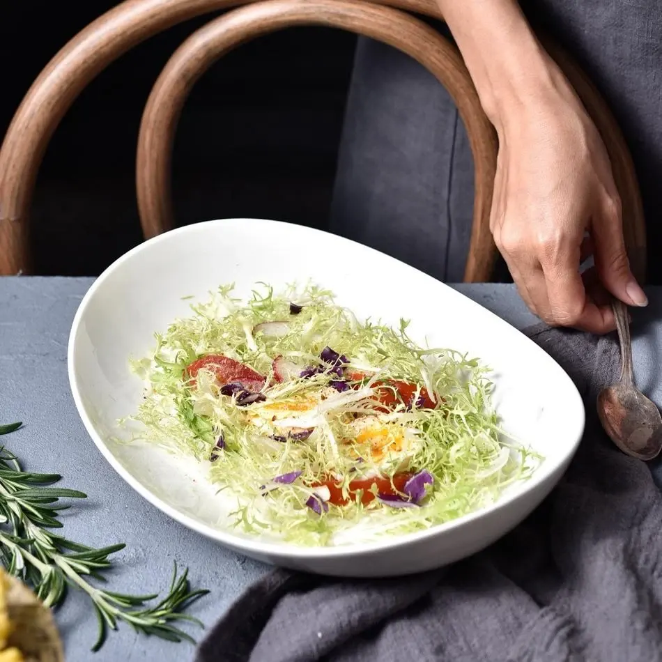 Glossy White Oval Ceramic Salad Bowl for western bistro appetizer plating, wholesale catedring tableware